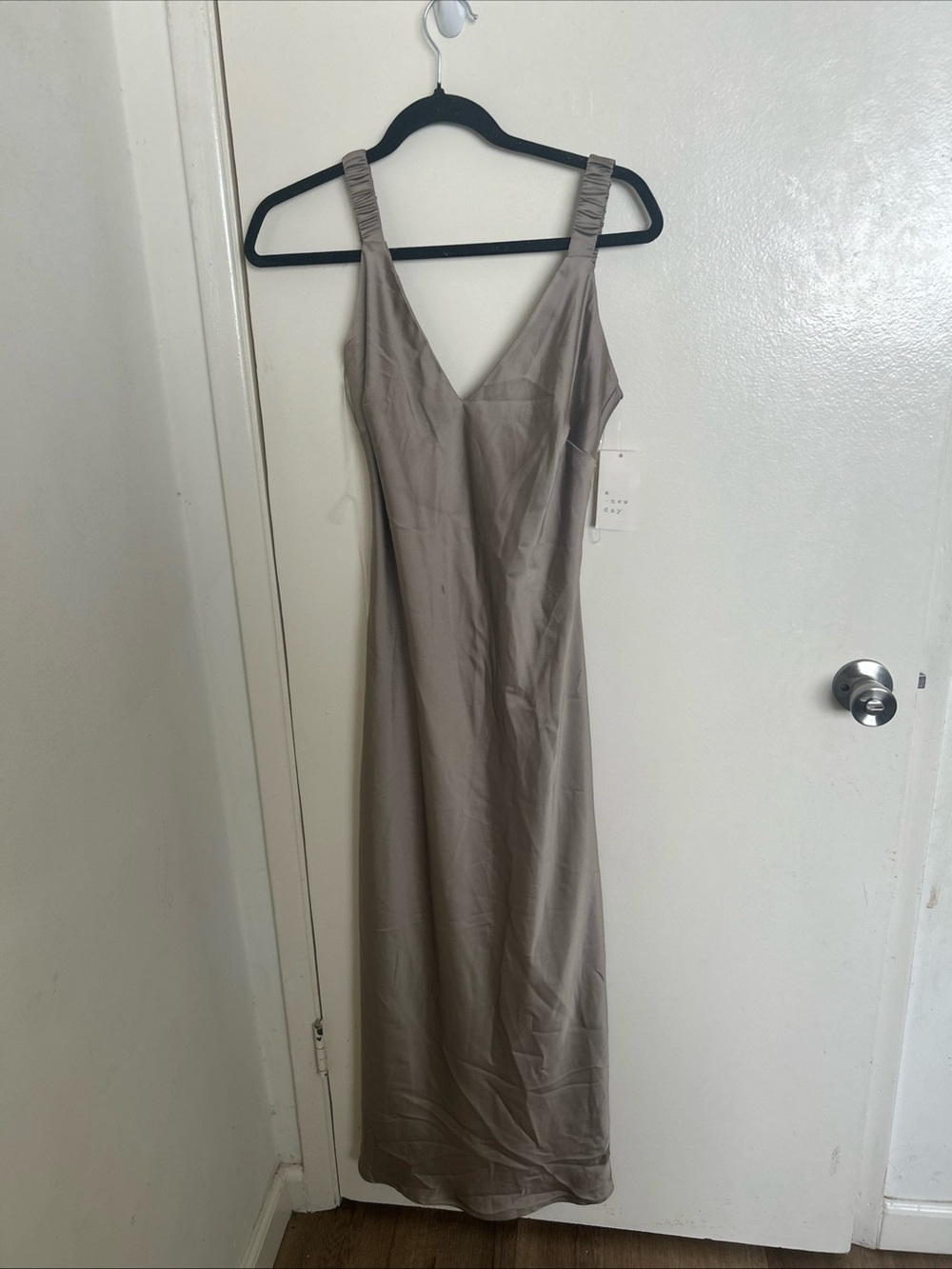 A New Day Women’s Size S Cream/Tan Sleeveless Silky Dress New With Tags